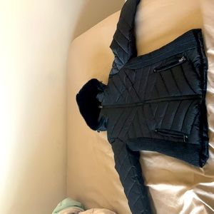 I’m selling a coat that is really good to wear in the cold days is a fashion